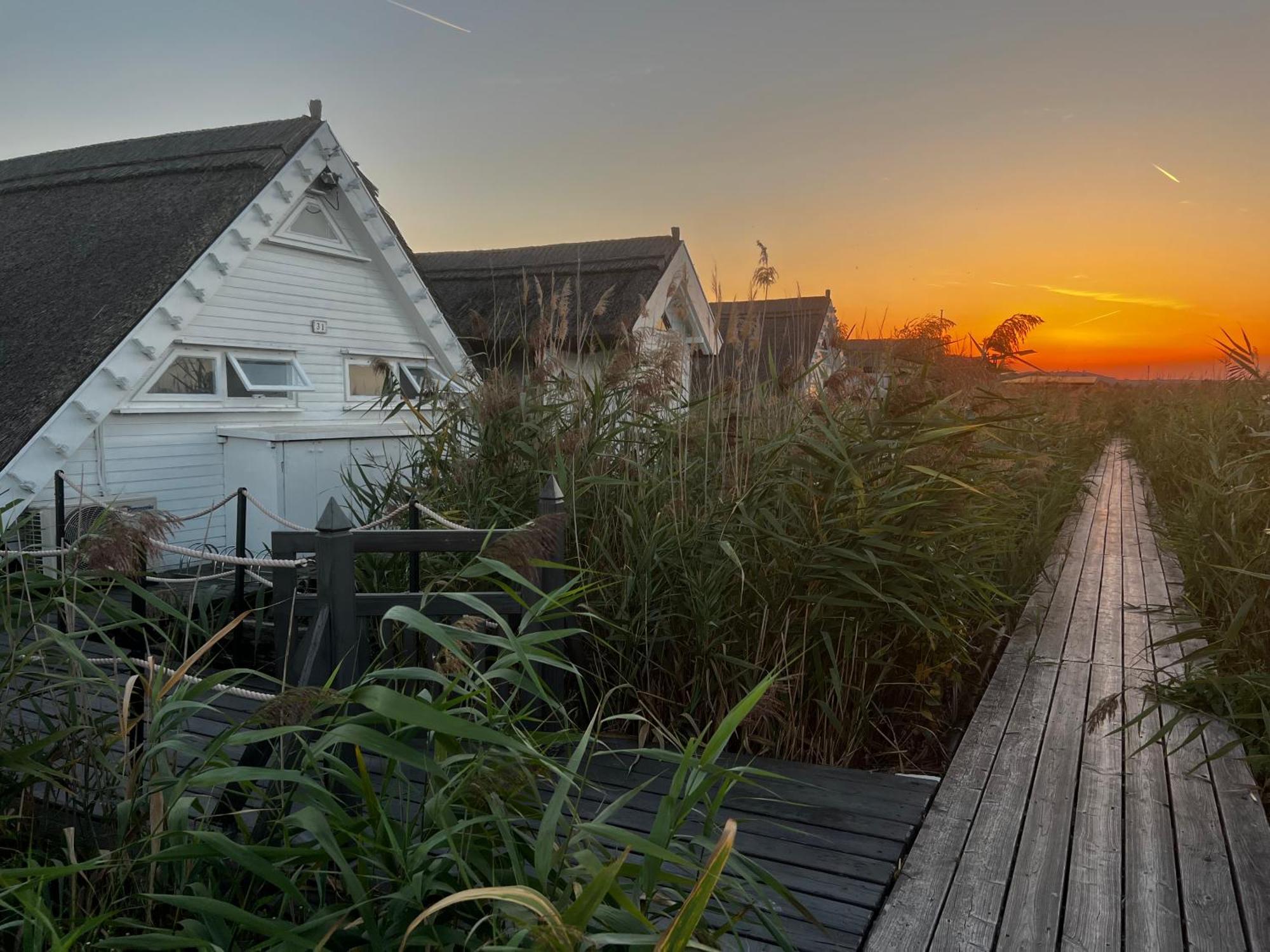 Seehuette Neusiedlersee - Seehaus Inklusive Elektroboot Rust Exterior photo