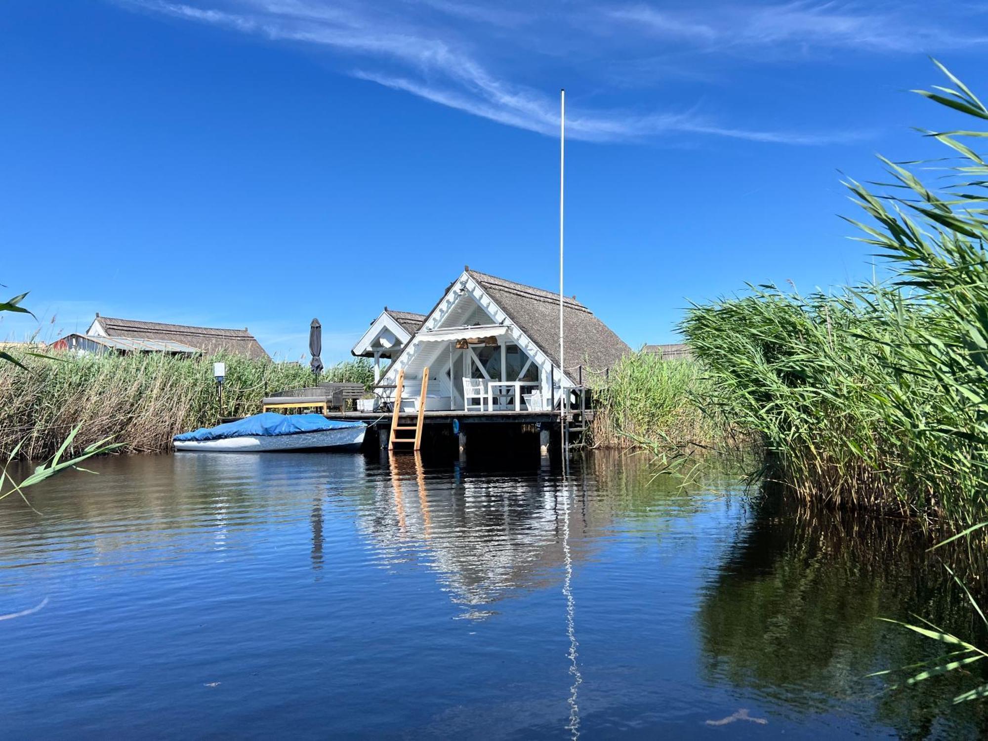 Seehuette Neusiedlersee - Seehaus Inklusive Elektroboot Rust Exterior photo