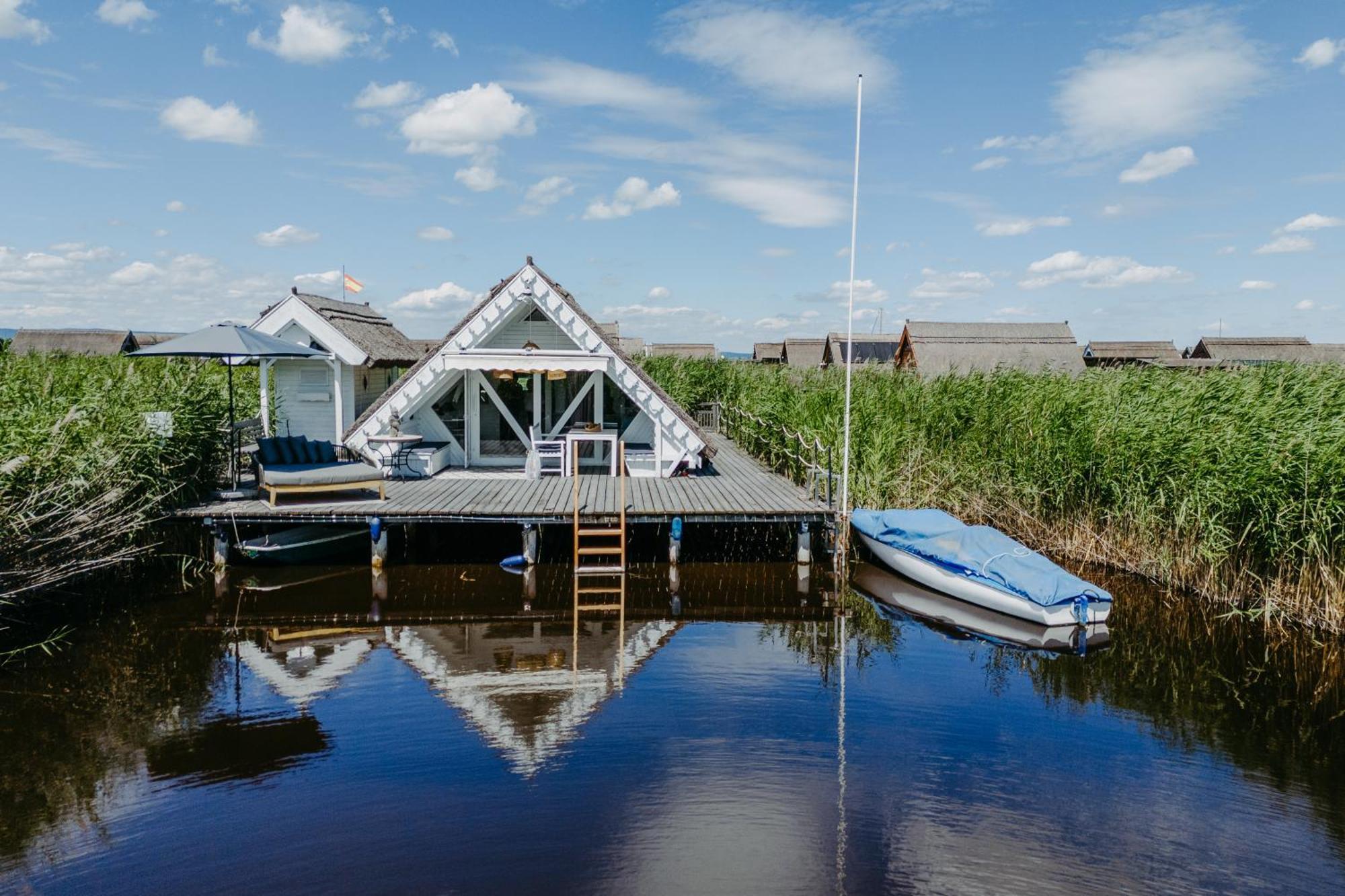 Seehuette Neusiedlersee - Seehaus Inklusive Elektroboot Rust Exterior photo