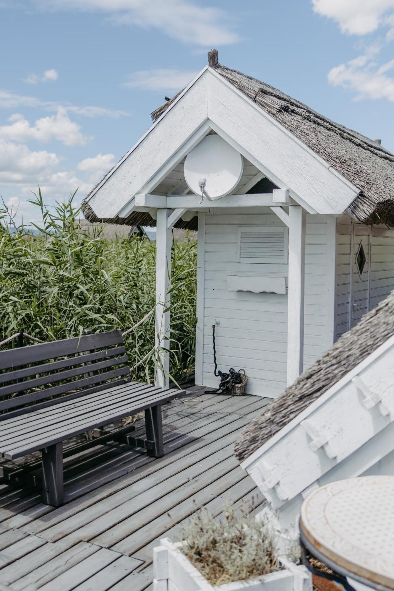 Seehuette Neusiedlersee - Seehaus Inklusive Elektroboot Rust Exterior photo